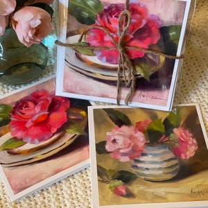 Cartões de felicitações de camélias. Cartões grandes e quadrados, dois assuntos. Anule o interior para todas as ocasiões. Presentes: Dia das Mães, aniversário, lembrancinha de casamento