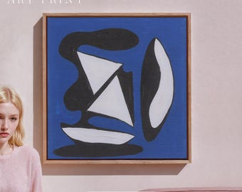 Impressão em tela emoldurada de arte abstrata moderna. Formas orgânicas e geométricas minimalistas. Arte de parede ousada em azul, preto e branco, inspirada em meados do século.
