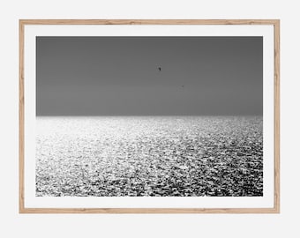 Fotografia simples de paisagens marinhas em preto e branco - Arte de parede para impressão.