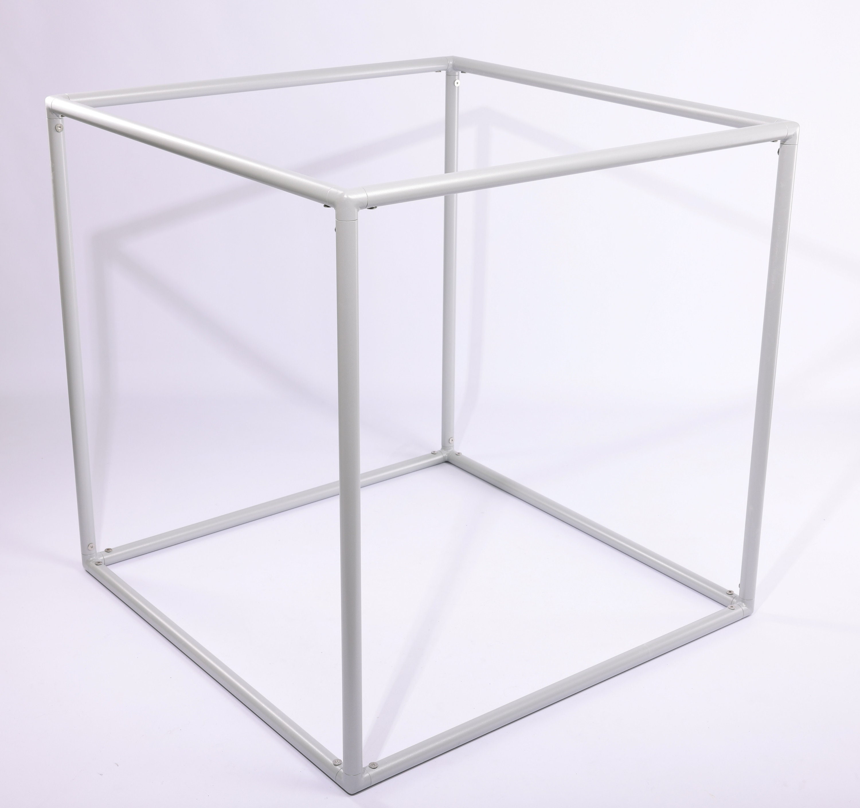 Cube frame outlet