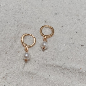 14k gold huggy hoop pearl earrings