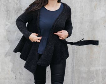 Suéter peplum de alpaca, cárdigan de mujer de lana de alpaca con cinturón, cárdigan de punto gris, top de invierno de carbón, suéter cruzado negro para mujer