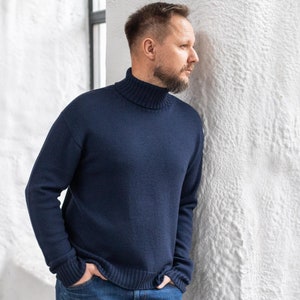 Rollkragenpullover aus Merinowolle. Wollpullover für Männer, blauer Strickpullover, Weihnachtsgeschenk, grauer Winterpullover, warme zeitlose Kleidung