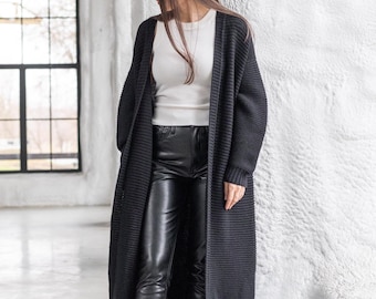 90s Vintage Women's Black V-neck Cardigan Buttoned Long Sleeve