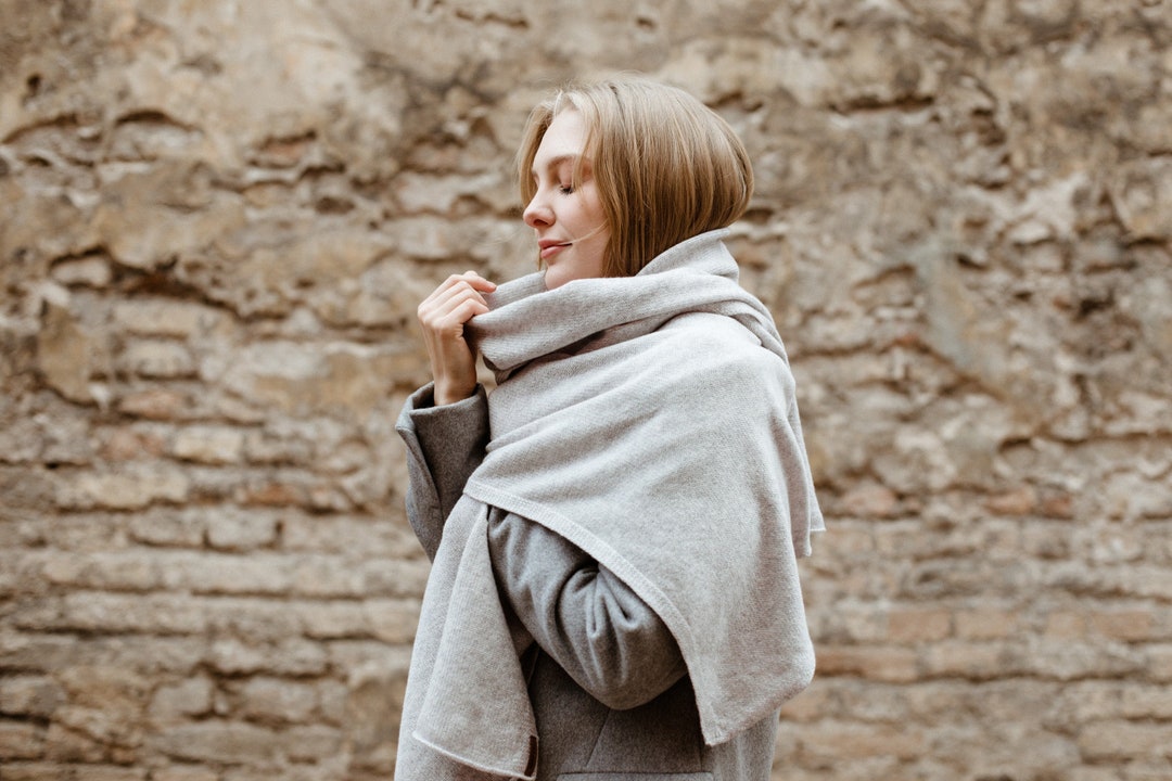 在庫処分 激安 食品 Pearl Gray Cashmere Scarf Women. 100 Percent Pure Light Gray Clothing