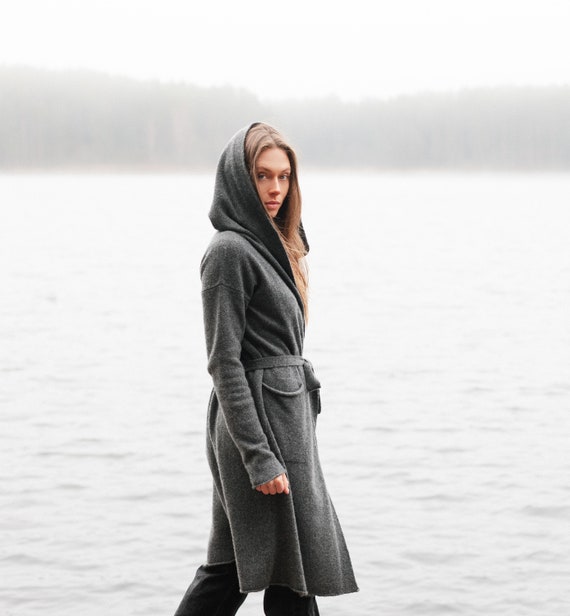 Cardigan en cachemire avec capuche et poches pull long avec