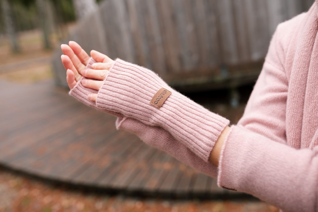 Cashmere Fingerless Mittens for Women, Dusty Rose 100 Cashmere Knit