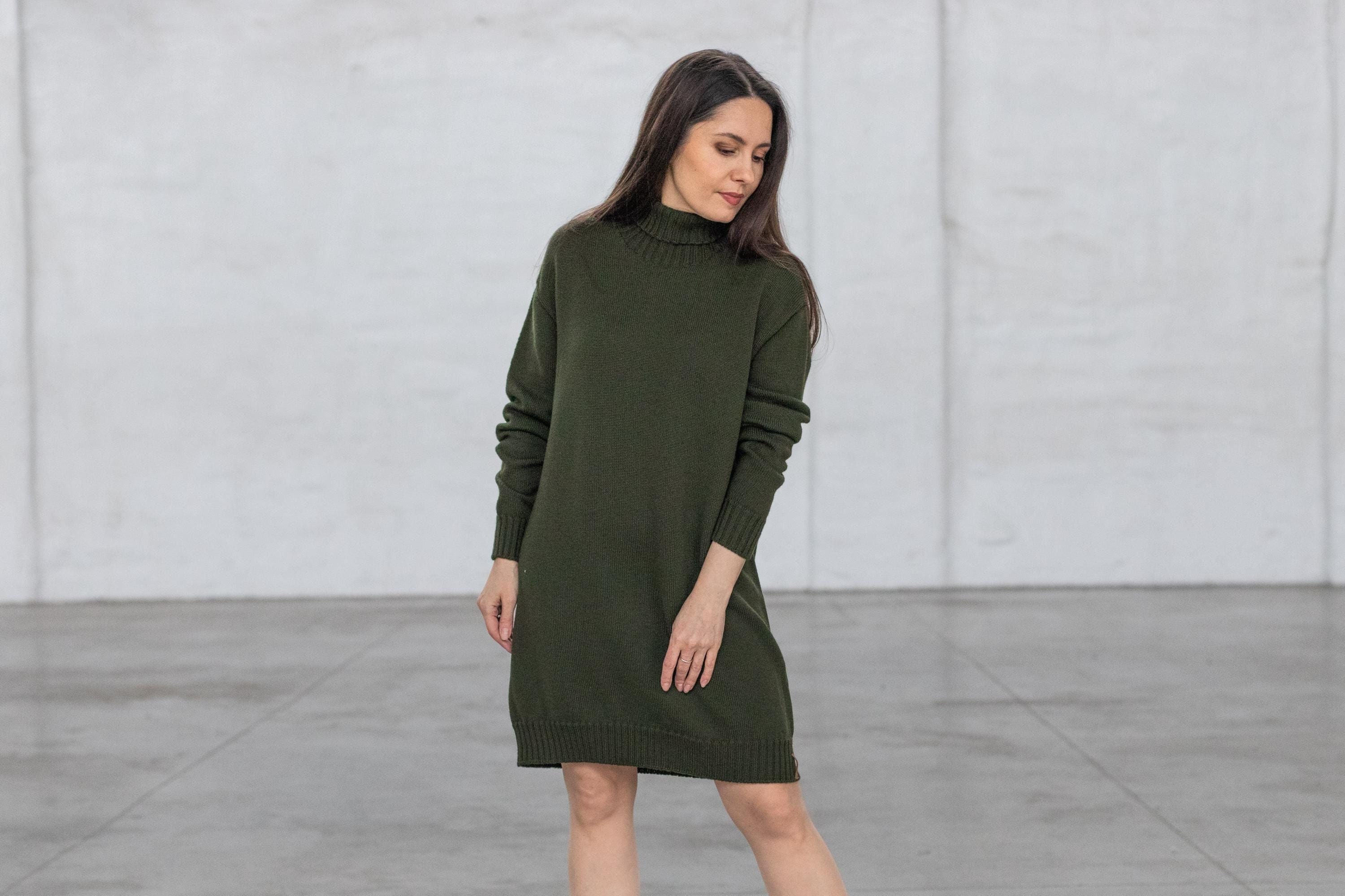 Abito in lana merino. Abito oversize in maglia per donna, maglione verde lavorato a maglia, regalo di Natale, pullover invernale grigio, tunica calda lavorata a maglia