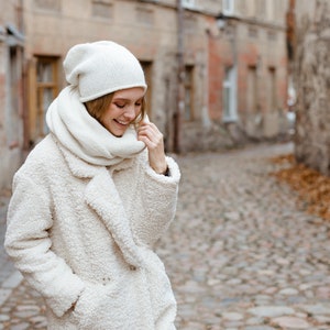 Alpaca wool infinity scarf. Chunky white snood. Gray scarf for women image 6