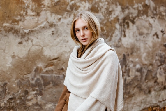 Beige whool scarf