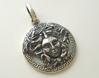 New exclusive sterling silver pendant Medusa Gorgon head Necklace Medallion Greek Mythology