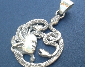 New exclusive sterling silver pendant Medusa Gorgon head Necklace Medallion Greek Mythology