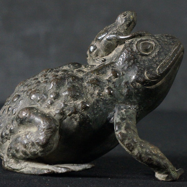 Antique Japan bronze Kaeru frog sculpture 1900 Suiteki