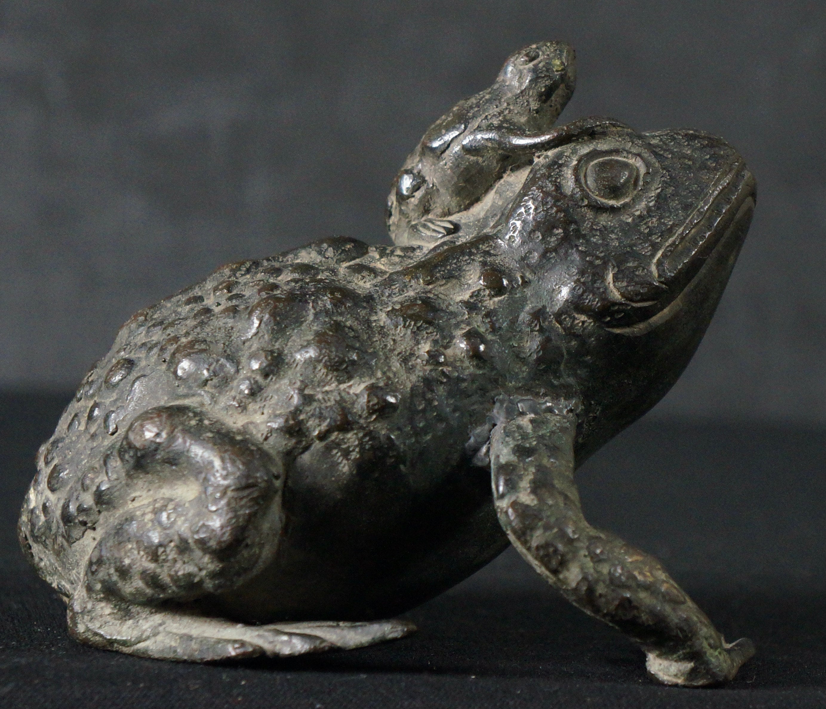 Antique Japan bronze Kaeru Toad Frog Sculpture 1700 lost Wax Edo