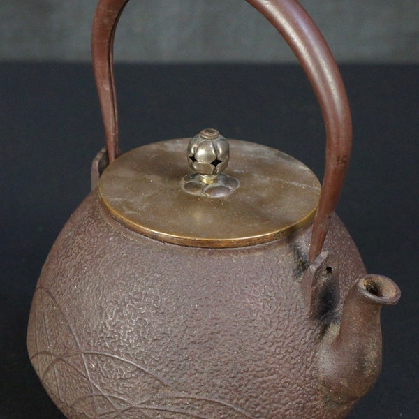 Japan tea kettle cast iron and bronze Tetsubin 1950s hand craft