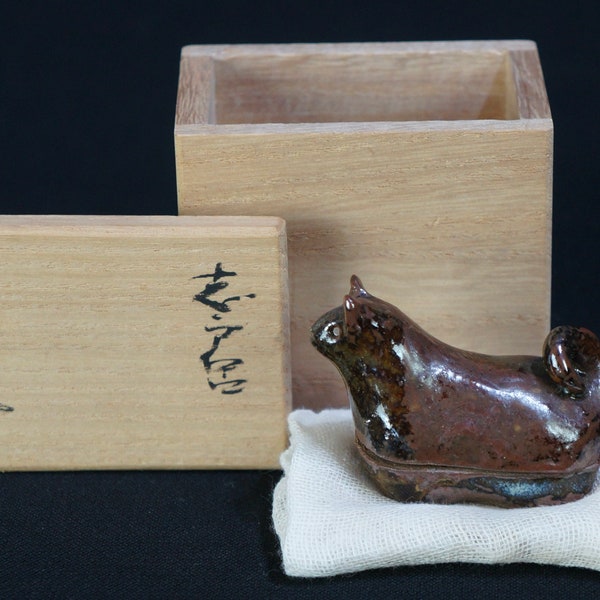 Porte-encensoir Kogo chien Akita en céramique Japon 1960 Art du Japon