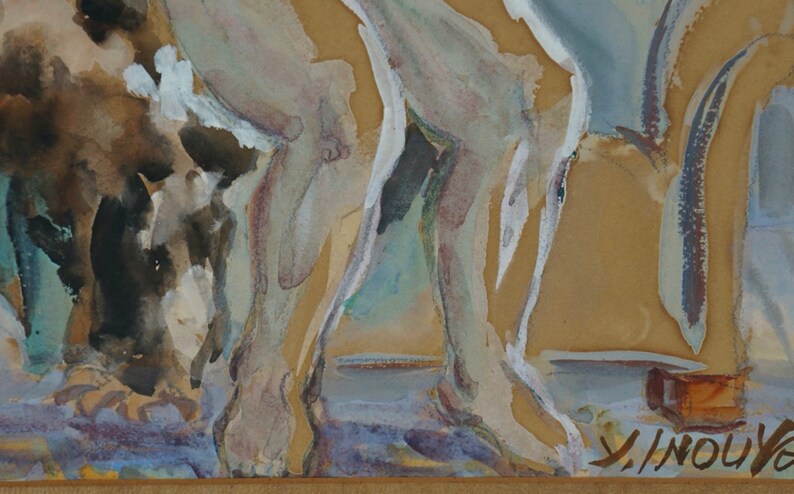 Puede incluir: Una pintura abstracta de acuarela en tonos apagados de marr&oacute;n, azul y blanco. La pintura presenta varias figuras con miembros largos y delgados. La firma del artista, "Y. Inouye", es visible en la esquina inferior derecha.