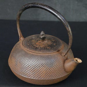 Japan Nambu sand cast iron kettle 1900 hand craft manufacture