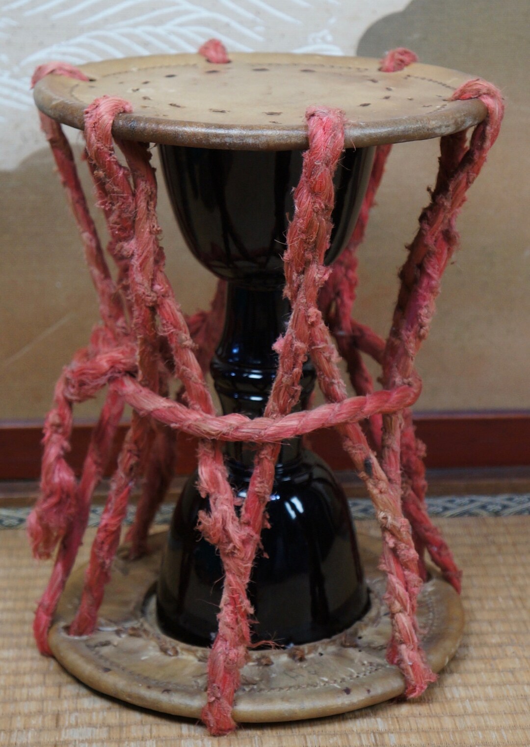和楽器 鼓 黒と赤の装飾ジャンク品 和楽器 鼓 黒と赤