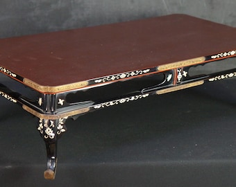 Mesa antigua japonesa para incensario/bonsái, lacada a mano en madera, de 1900. Interior.
