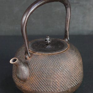Japan Nambu sand cast iron kettle 1900 hand craft manufacture