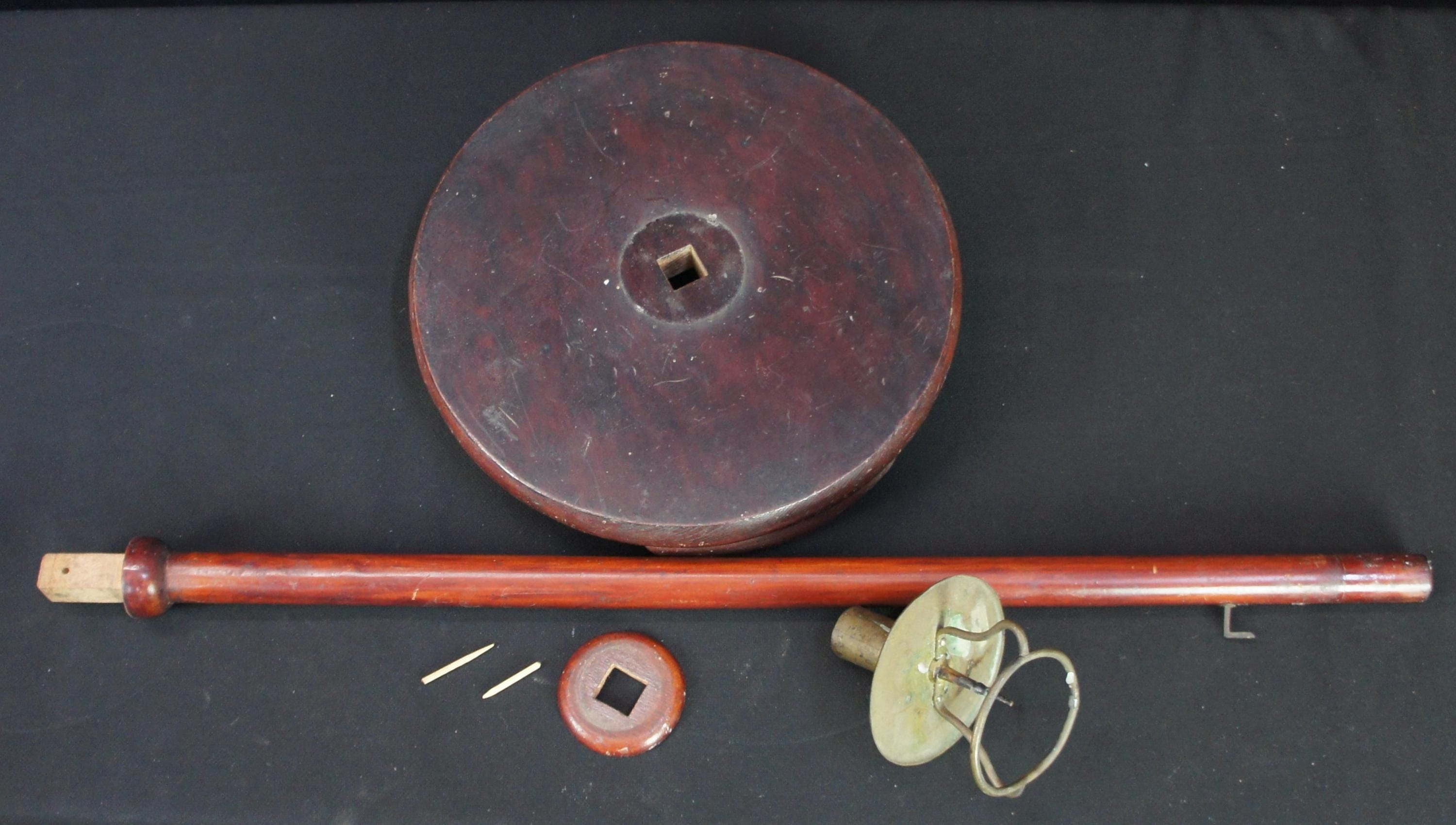 禅の日本製キャンドルスタンド 木と鉄 燭台 1900年 僧侶の詠唱ランプ