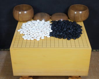 木製 19路 囲碁盤 Vintage Japanese Go board Vintage Japanese Go Board Set, Kaya Wood : Slate & Clam Shell