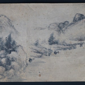 Pode incluir: Uma pintura a tinta preta e branca que representa uma paisagem com montanhas, árvores e uma pequena ponte. A pintura é feita em estilo chinês tradicional.