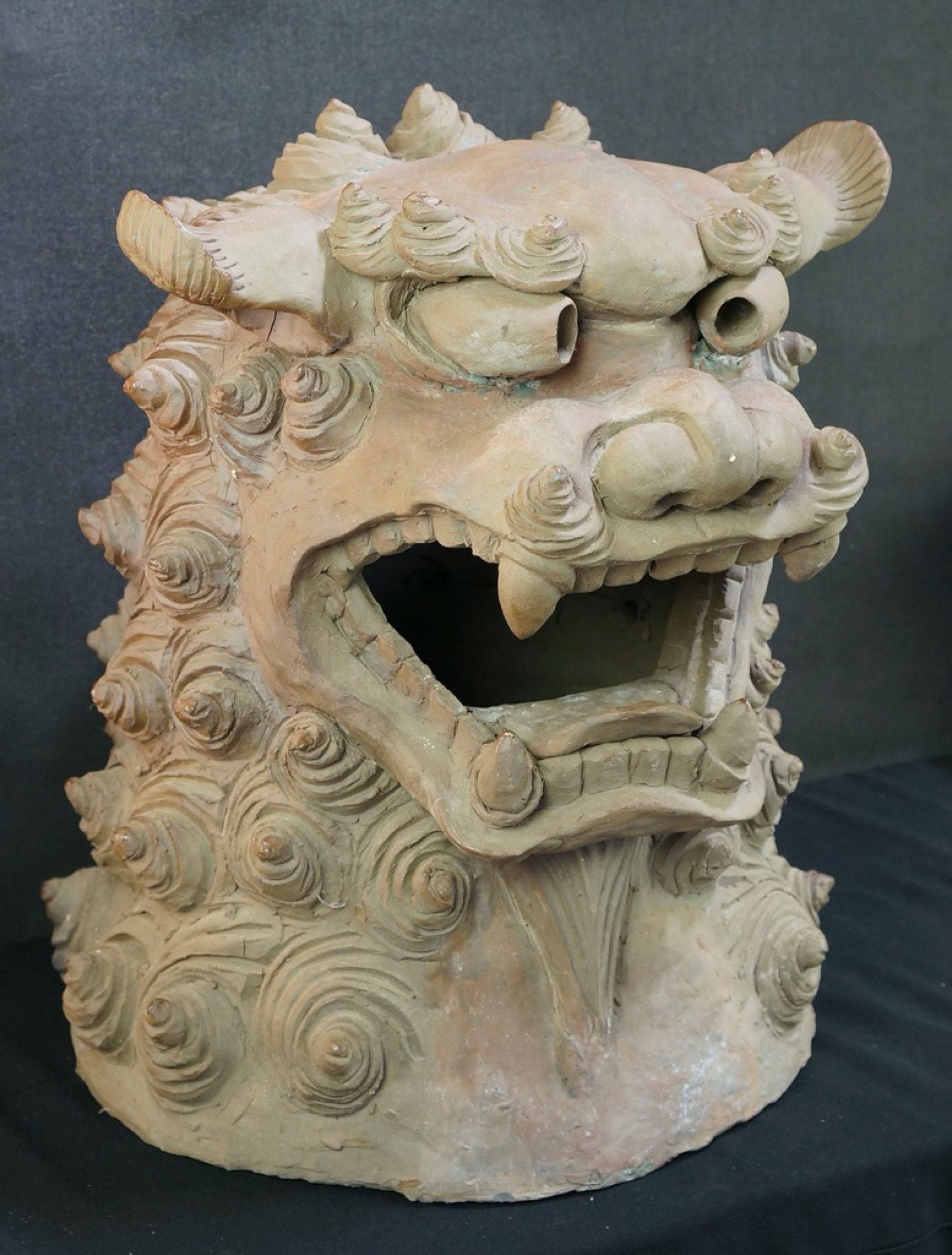 陶器製 獅子の像 ガラスケース入り