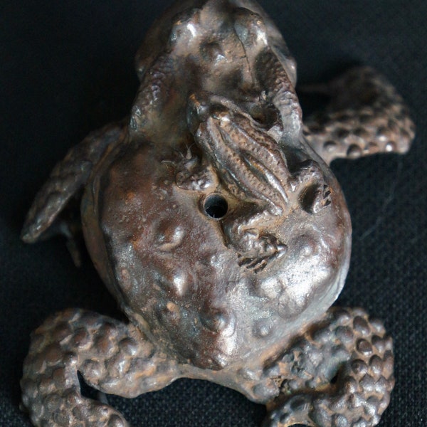 Antique Japan bronze Kaeru frog sculpture 1900 Suiteki