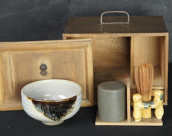 Japan vintage Chabako tea box Chawan 1924 kiln hand craft Oribe ceramic
