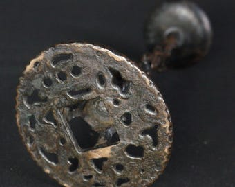 アンティークの日本製別府細工ブロンズキャンドルスタンド彫刻1750年代
