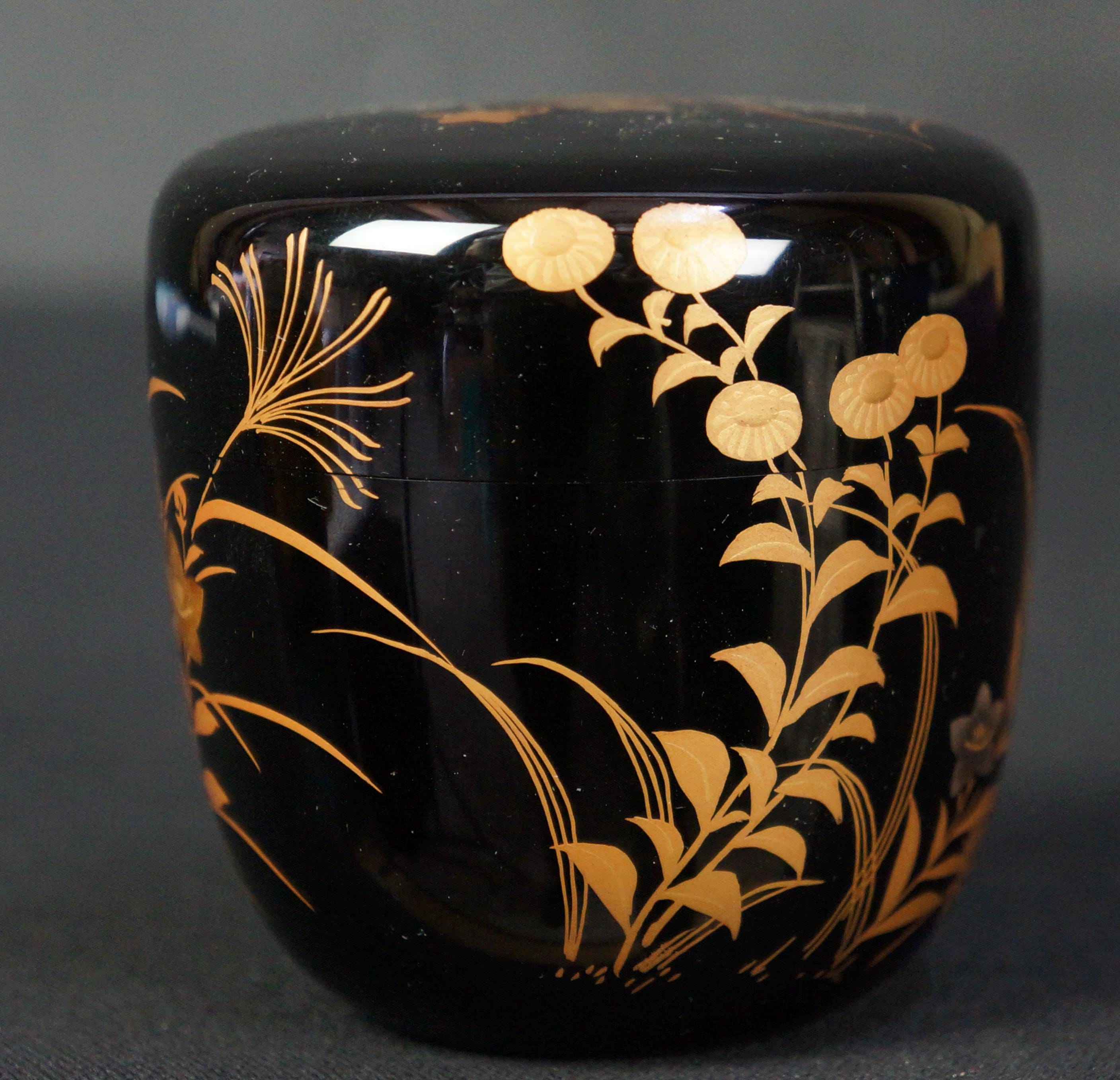 Fine Japanese Lacquered Wood Natsume Tea Caddy 1950 Maki-e Hand