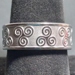 CKR8 Triskelion Celtic Knot Ring Viking Inspired Stainless steel etched Ring Silver Tone