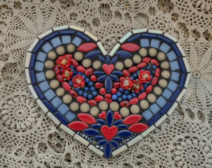 Pretty 8-Inch Mosaic Heart