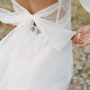 Schönes Kleid Hochzeitskleid aus Seidenorganza mit Puffärmeln Bild 3