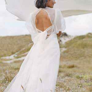 Schönes Kleid Hochzeitskleid aus Seidenorganza mit Puffärmeln Bild 5