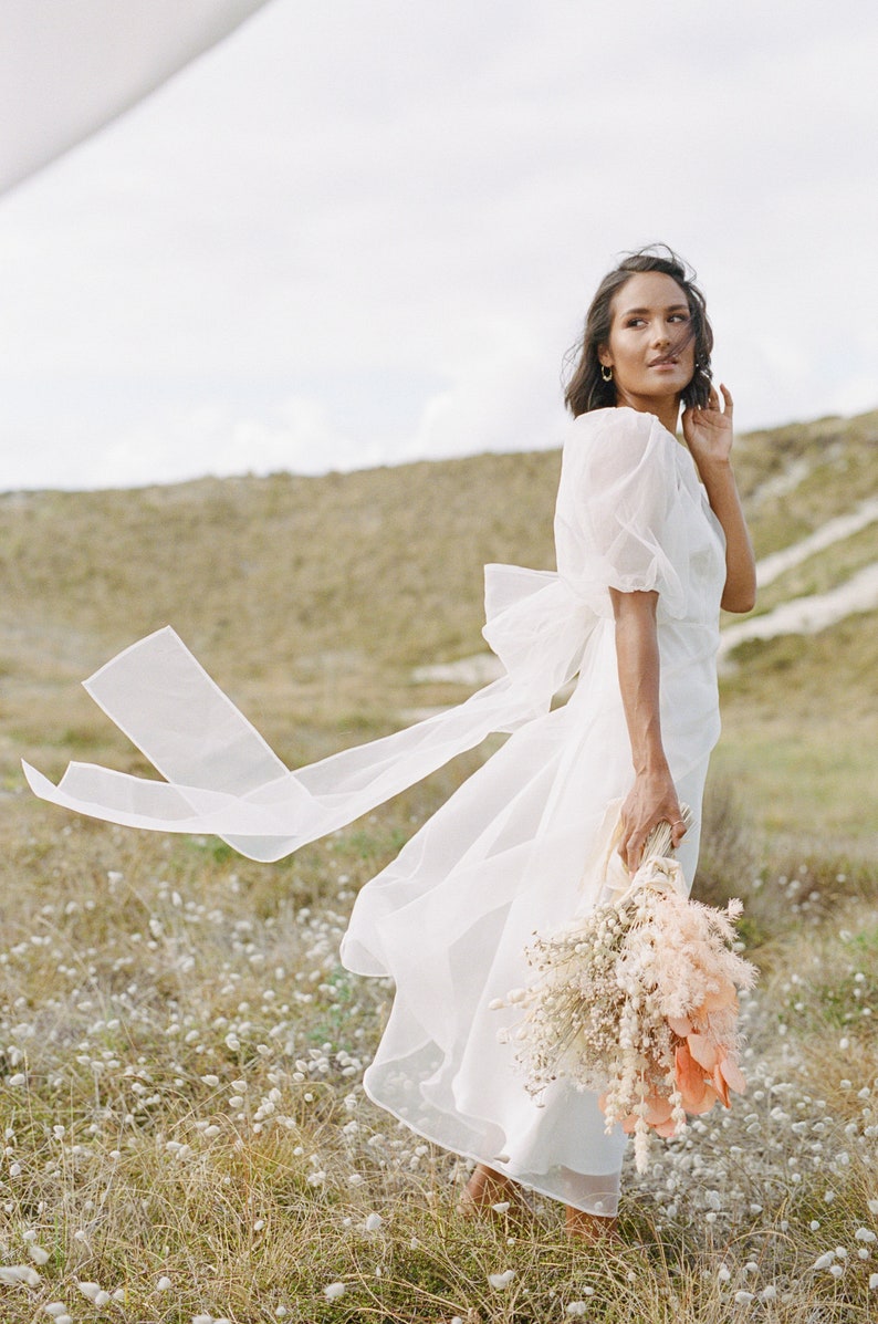 Schönes Kleid Hochzeitskleid aus Seidenorganza mit Puffärmeln Bild 1