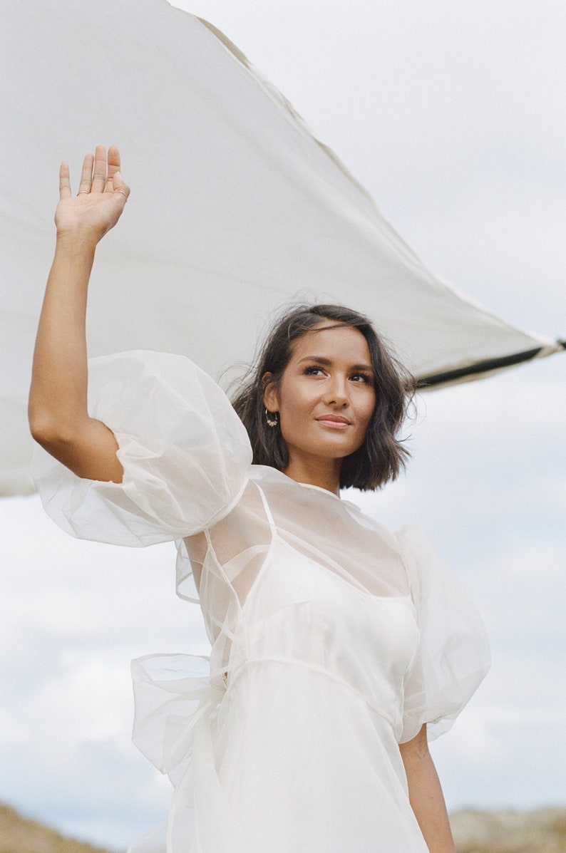 Schönes Kleid Hochzeitskleid aus Seidenorganza mit Puffärmeln Bild 6