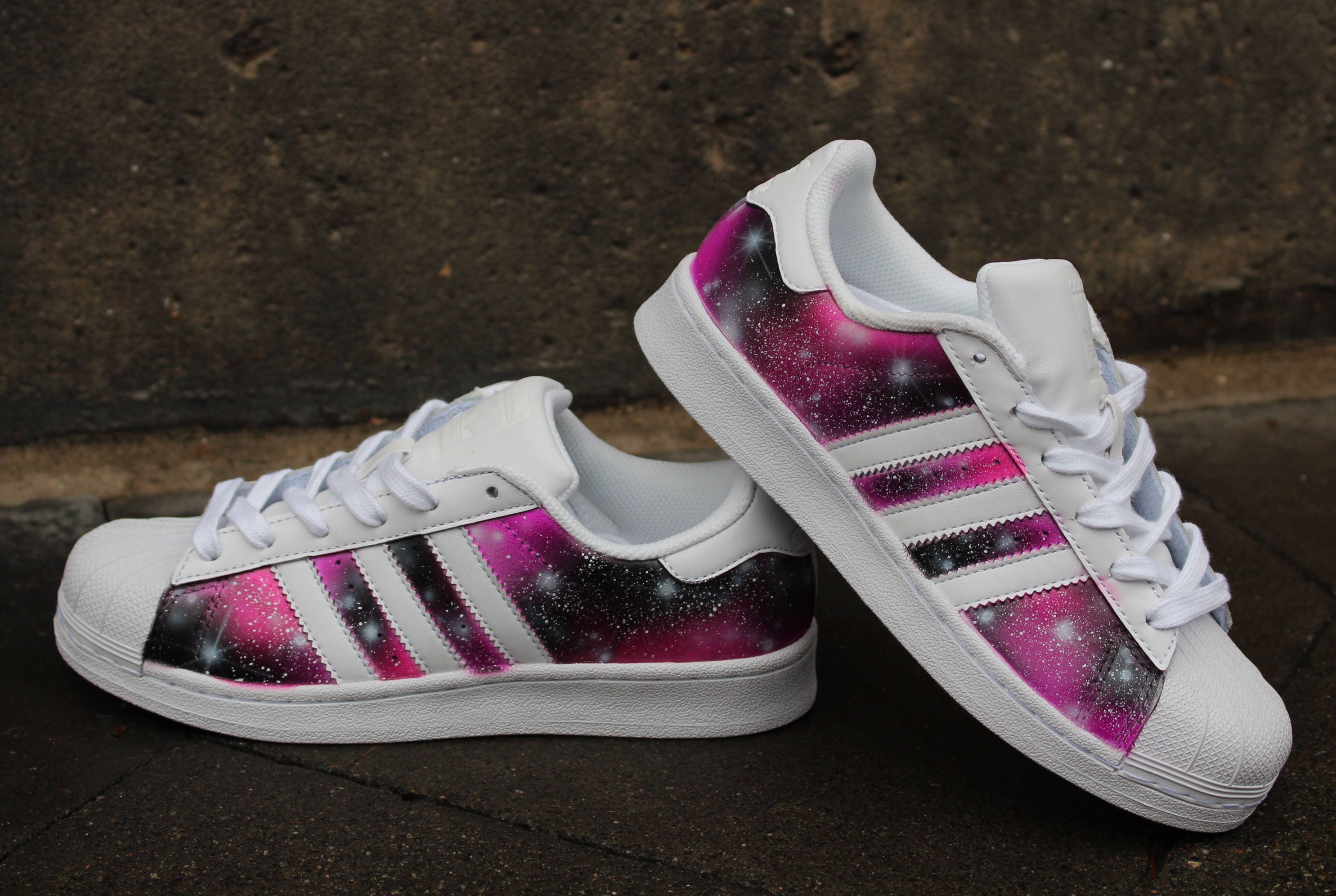 Betrokken Een bezoek aan grootouders Kaal Custom Painted Adidas Superstar pink Galaxy Style - Etsy