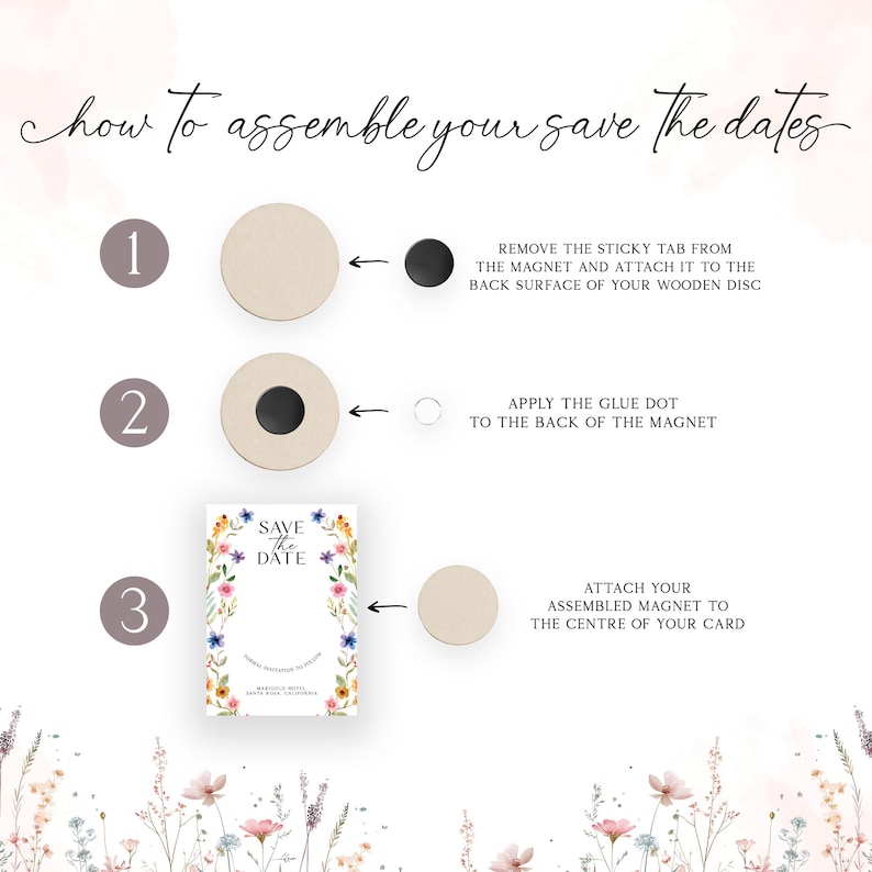 Puede incluir: Instrucciones sobre c&oacute;mo ensamblar un im&aacute;n de guardar la fecha. Los pasos se ilustran con im&aacute;genes del im&aacute;n, un disco de madera, un punto de pegamento y una tarjeta. El texto dice "how to assemble your save the dates", "REMOVE THE STICKY TAB FROM THE MAGNET AND ATTACH IT TO THE BACK SURFACE OF YOUR WOODEN DISC", "APPLY THE GLUE DOT TO THE BACK OF THE MAGNET", y "ATTACH YOUR ASSEMBLED MAGNET TO THE CENTRE OF YOUR CARD".