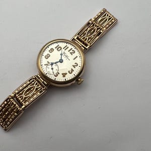 1924 English Waltham, solid 14 karat yellow gold., 7 Jewels. Beautiful survivor