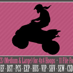 Op de afbeelding: Zwarte silhouet van een persoon die een quad rijdt. De afbeelding bevat de tekst "2 SIZES (Medium & Large) for 4x4 Hoops. 11 File Formats PES-JEF-DST-PCS-EXP-HUS - VIP - SHV - SEW - CSD - XXX"