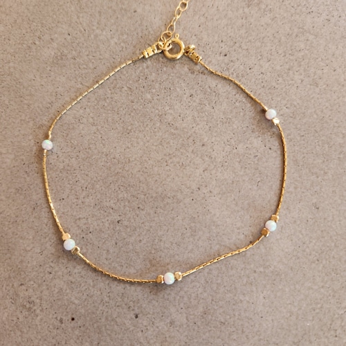 Bracelet de cheville délicat en opale, bracelet de cheville en opale, bracelet de cheville de plage, bracelet de cheville minimaliste, bracelet de cheville en or, bracelet de cheville en perles d'opale, bracelet de cheville pour elle