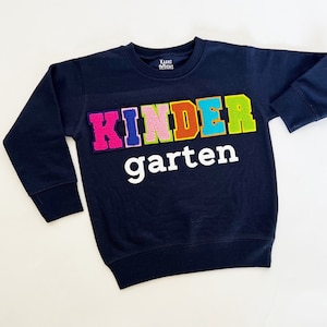 Maglietta per l'asilo / Maglietta con toppe / Primo giorno di scuola materna / Abbigliamento felpa / Maglione grafico per bambini / Nuovo studente / Abbigliamento unisex