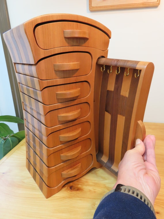 Jewelry box with necklace holder deals