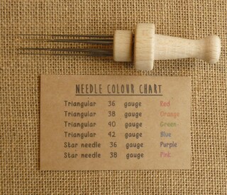Set 8 Portaghi Per Infeltrimento In Legno, Codificati Per Colore. Manici Ergonomici Da 80 Mm, Per Aghi Da Feltro (aghi Non Inclusi).
