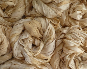 Ruban de soie sari - crème antique - ruban de soie sari recyclée - ruban de soie - ruban de déchets de soie sari