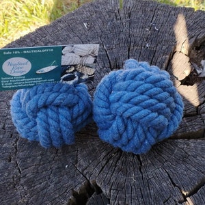 Conjunto de 4 porta-números de mesa com punho de macaco azul