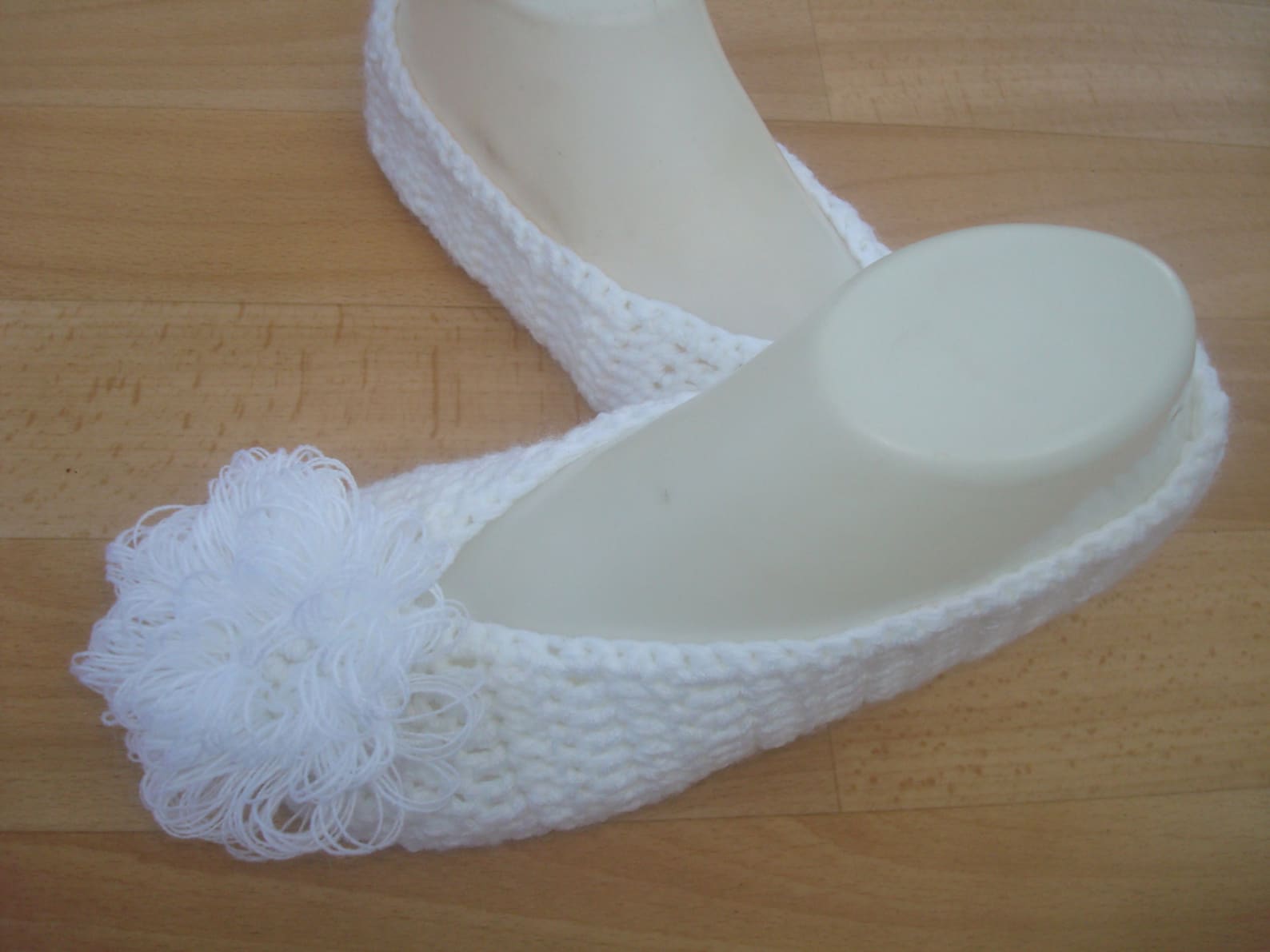 bridal wedding dance slippers, white crochet bride shoes, ladies ballet flats, womens white slippers with flower, beautiful eleg bridal wedding dance slippers, white crochet bride shoes, ladies ballet flats, womens white slippers with flower, beautiful eleg